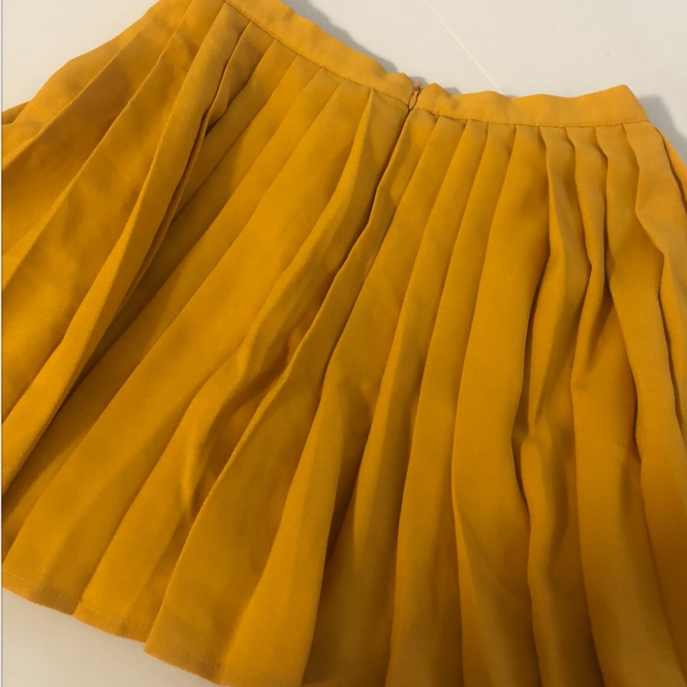 Pleated Mustard Short Skirt